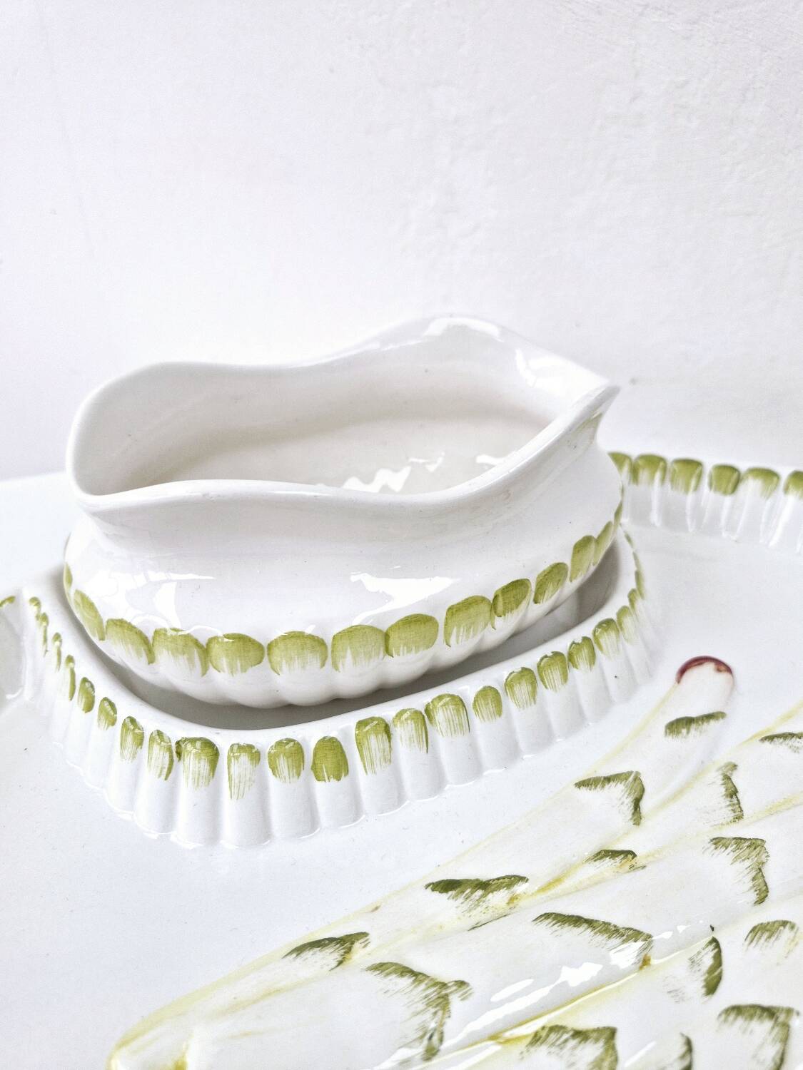 Grand Plat A Asperges Avec Saucier Vintage Céramique Barbotine