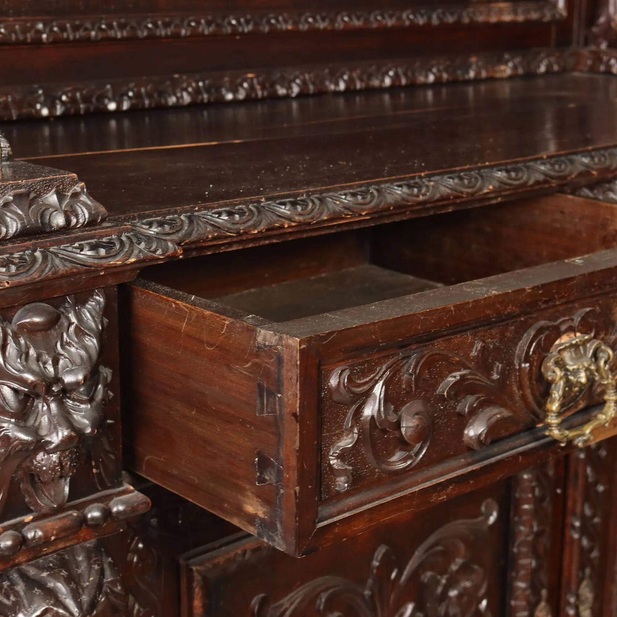 Antique neo-baroque display cabinet carved in walnut, Italy, 19th century