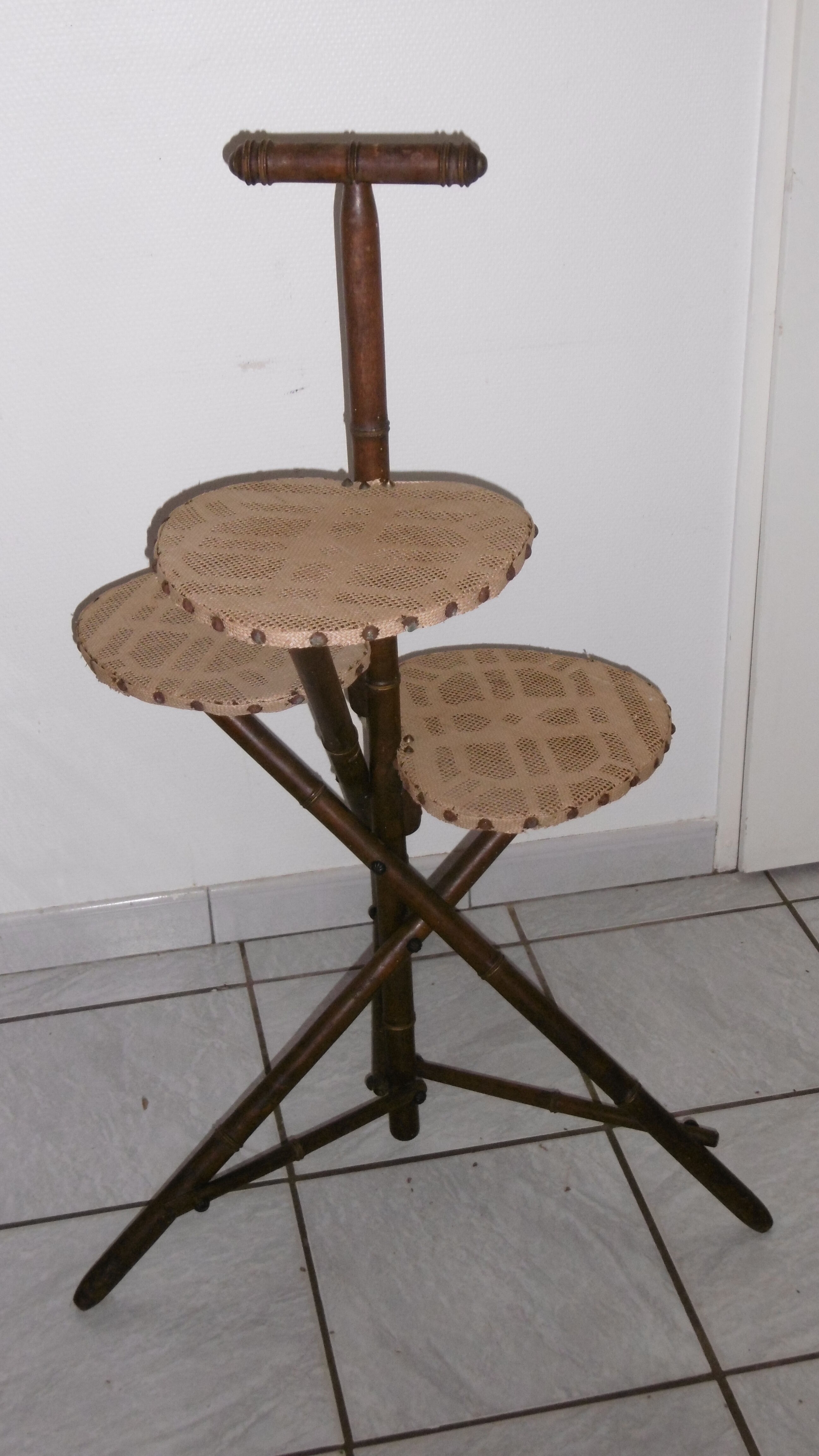 Support of 3-door plants