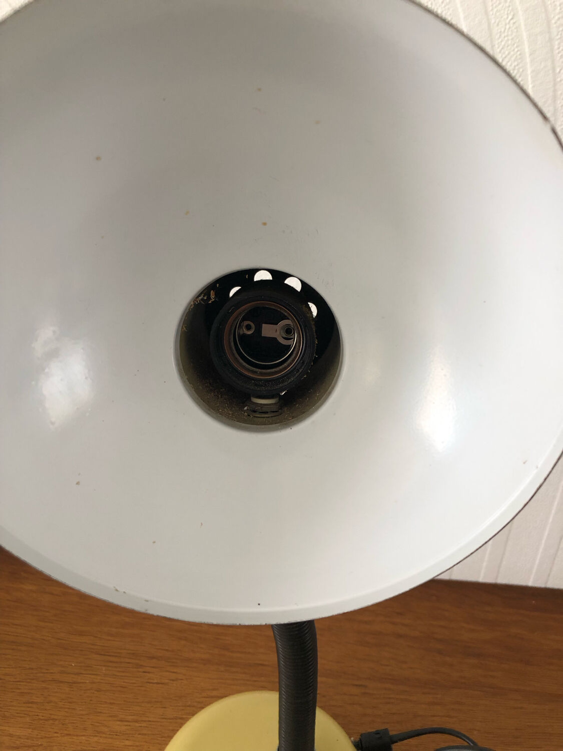 Lampe de bureau vintage métal jaune
