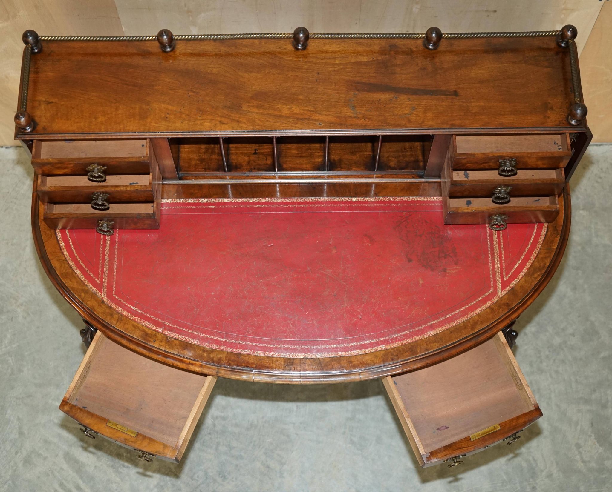 Bureau Demi-Lune en Cuir de Patrick Beakey Dublin circa 1850