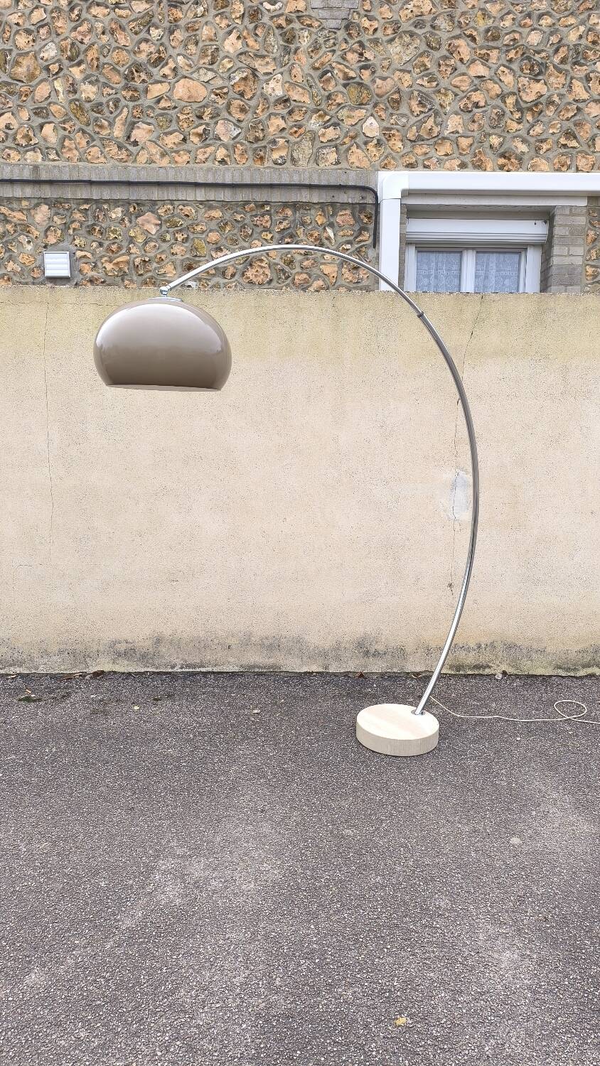 Arc floor lamp by Harvey Guzzini 70s
