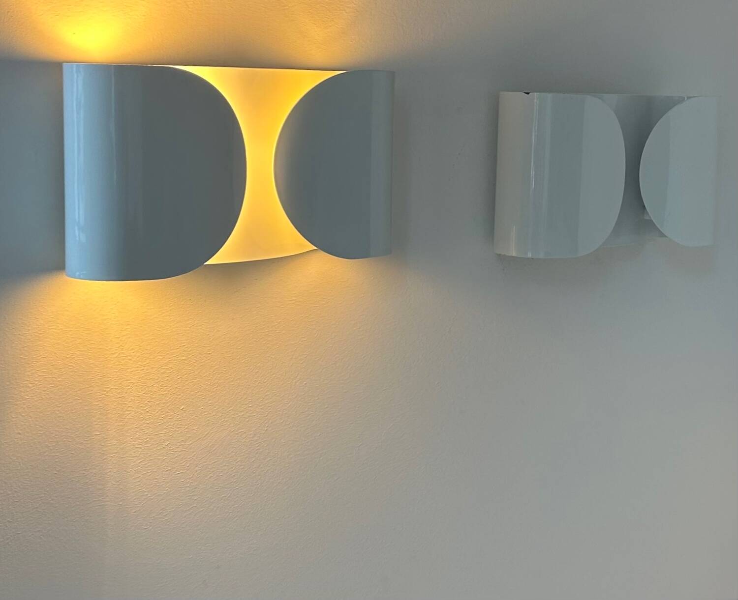 Pair of vintage Foglio wall lamps, white, Tobia Scarpa for Flos Italy