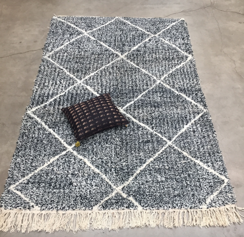 Carpet in wool gray mottled diamonds beni ouarain 250x172cm