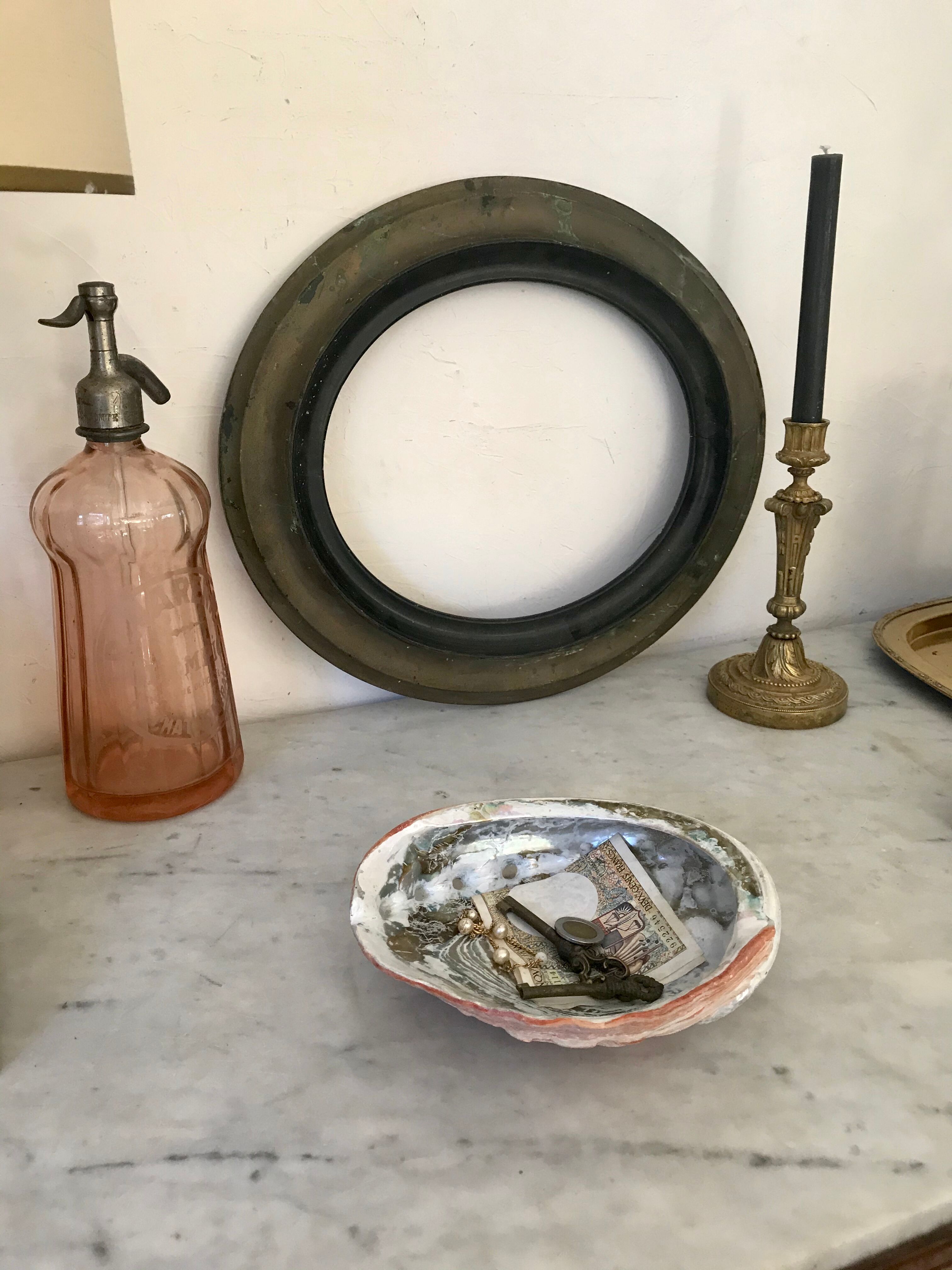 Shell trinket bowl in mother-of-pearl