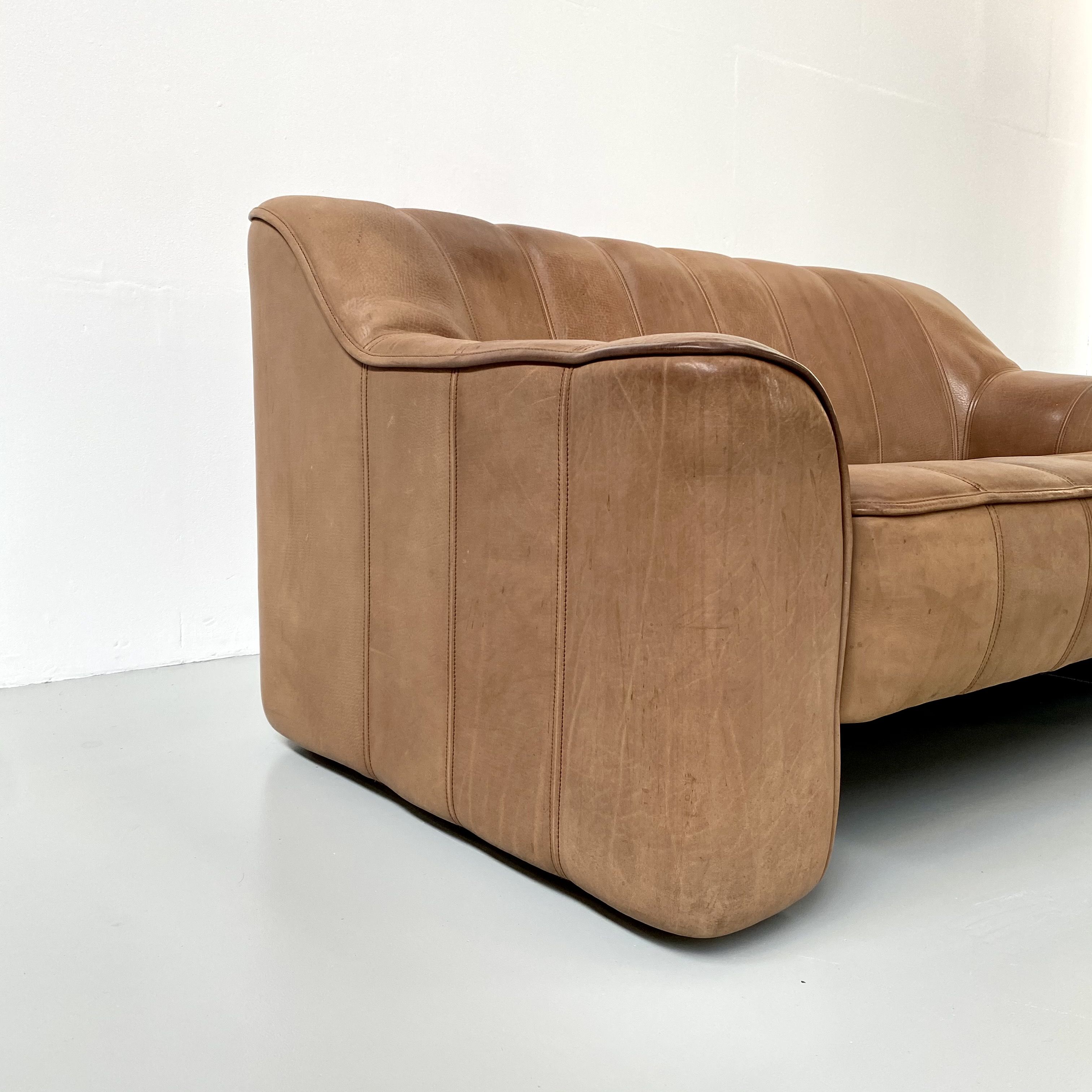 Mid-Century Swiss Cognac Leather DeSede DS-44  Extendable 2-seater Sofa by DeSede 1970s.