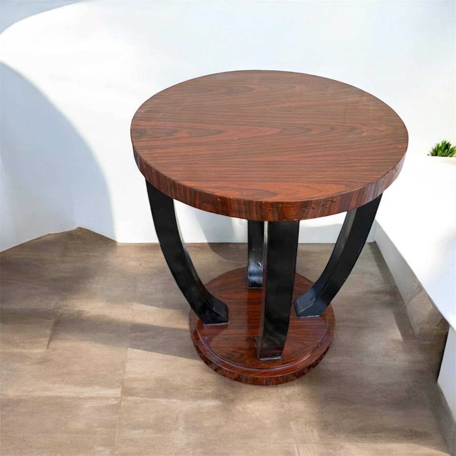 Round table base with a stepped base