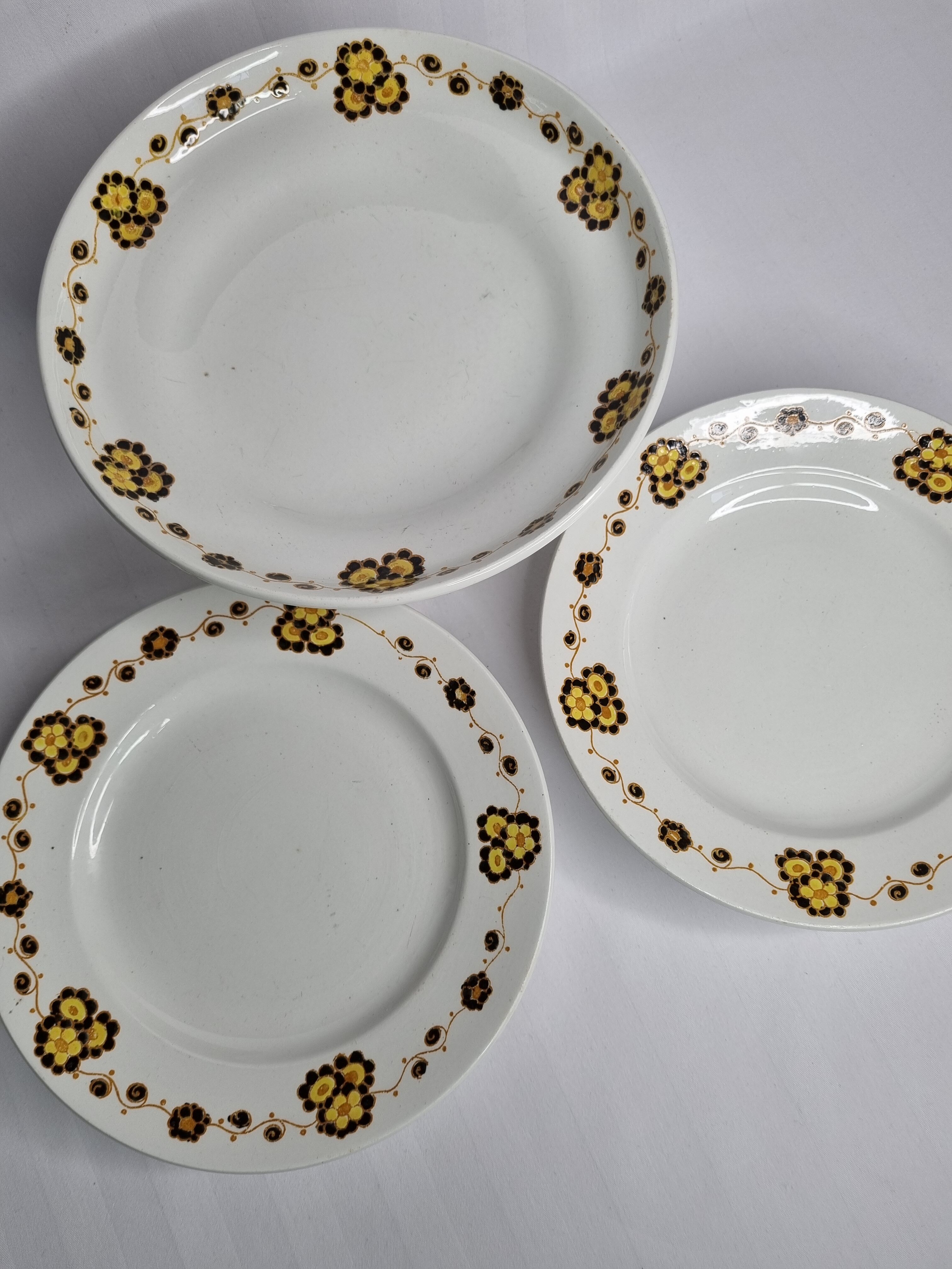 Set of three compotiers and presentation dishes "Boch Frères" (Made in Belgium)