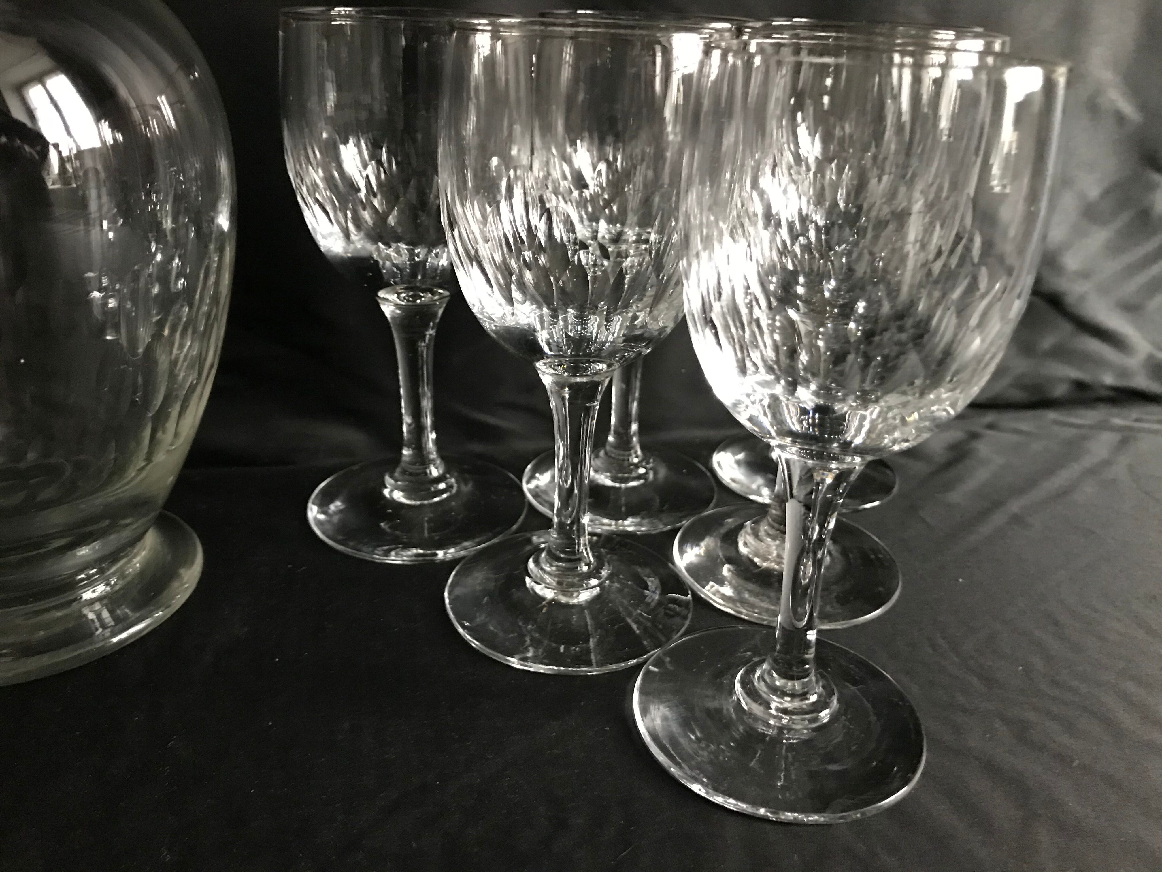Set of 6 glasses and 1 carafe in style