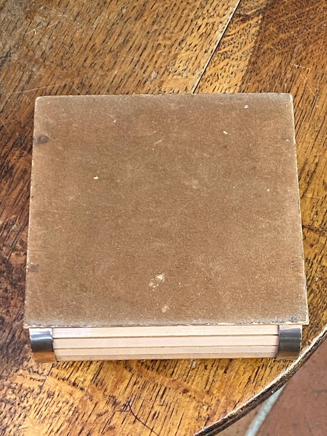 Sliding lid cigarette or cigarillo box