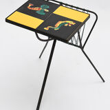 Vintage scoubidou magazine holder