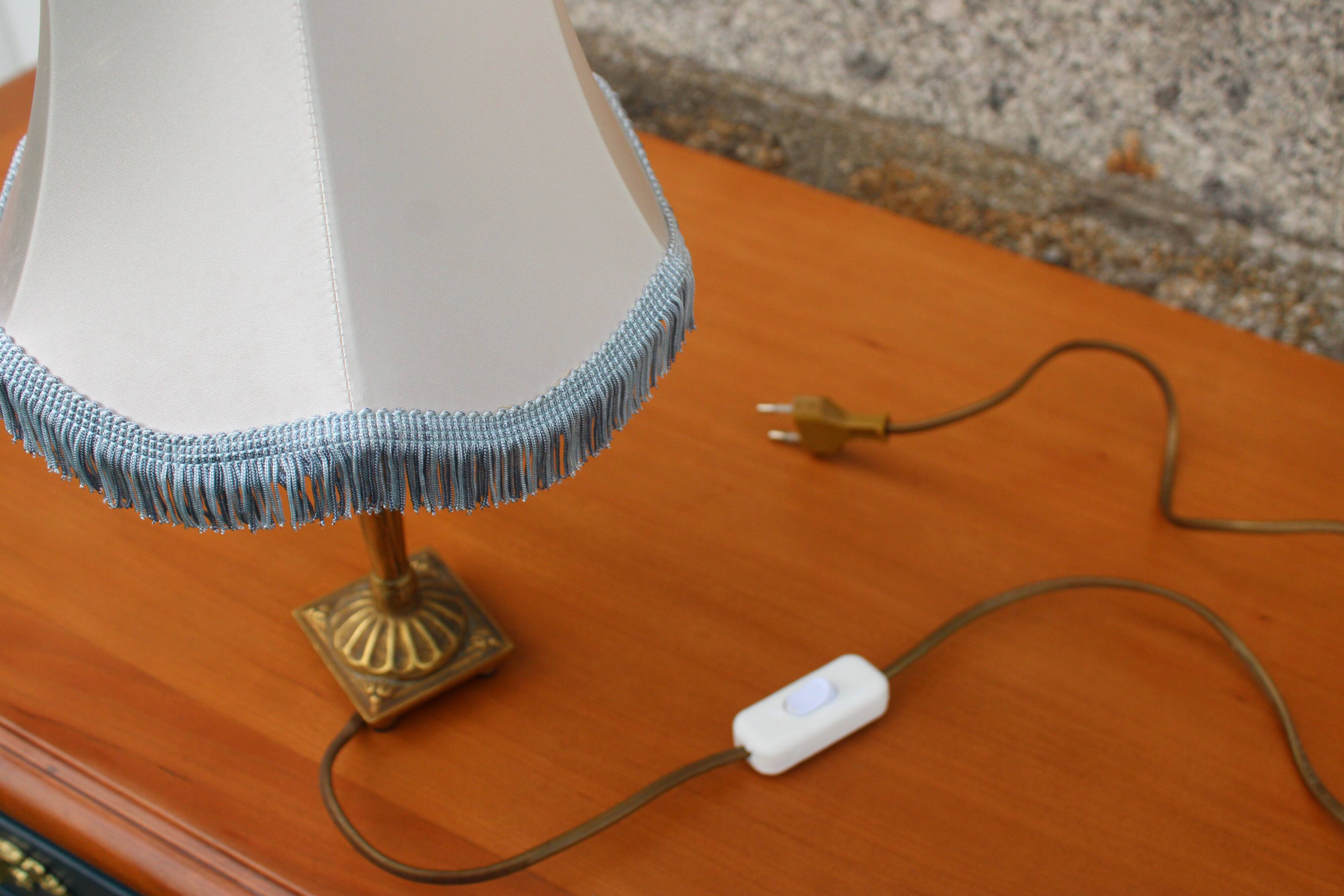 Vintage brass lamp with fringed shade – H35 cm, Ø20 cm