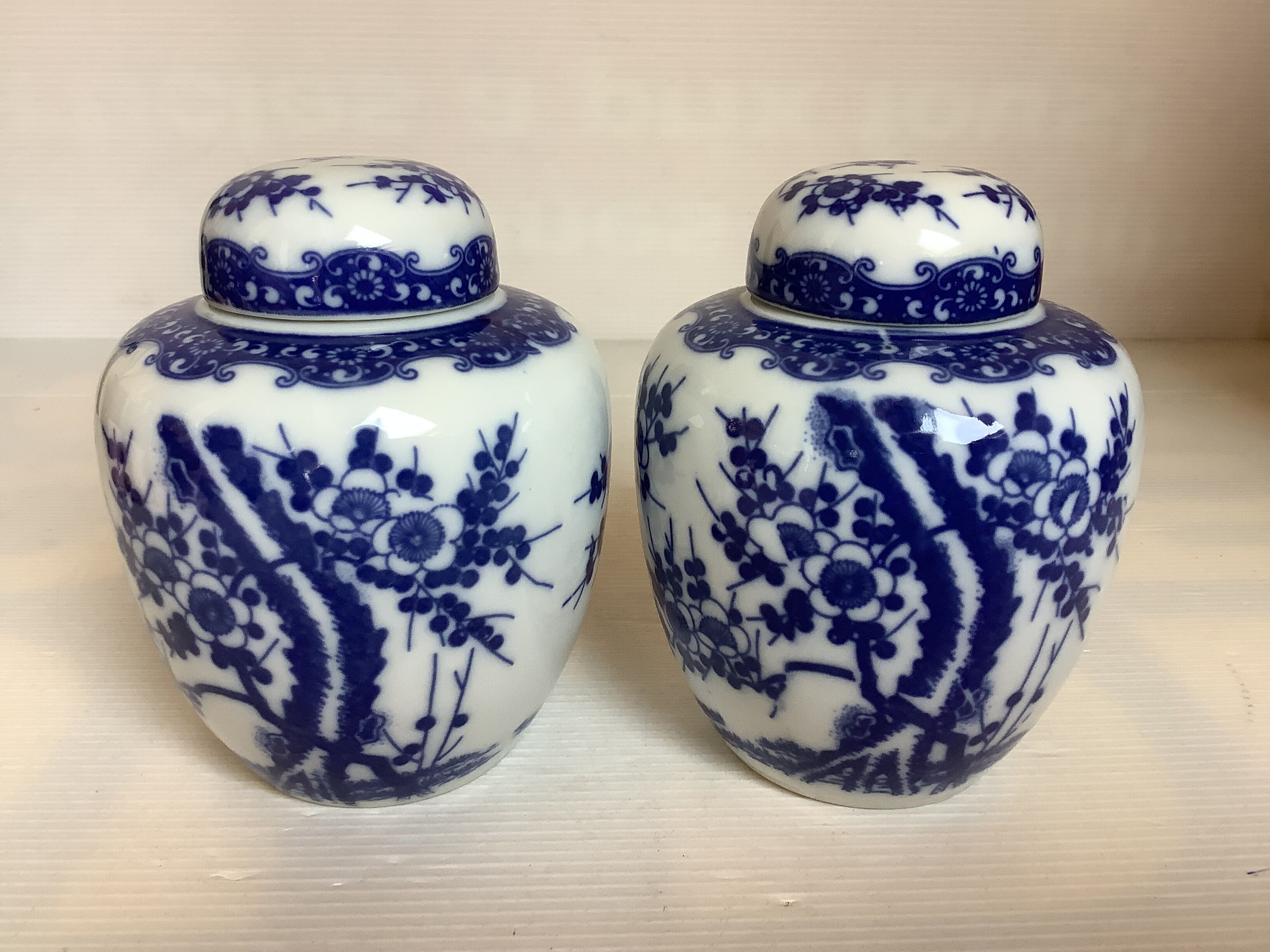 Paire de vases fleurs bleues