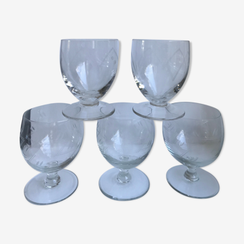 Lot de 5 verres à vin ronds en cristal gravé années 50