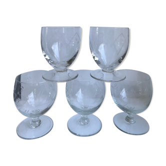 Lot de 5 verres à vin ronds en cristal gravé années 50