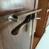 Superbe armoire anglaise Art Déco en loupe de noyer signée Waring & Gillow – vers 1900-1932