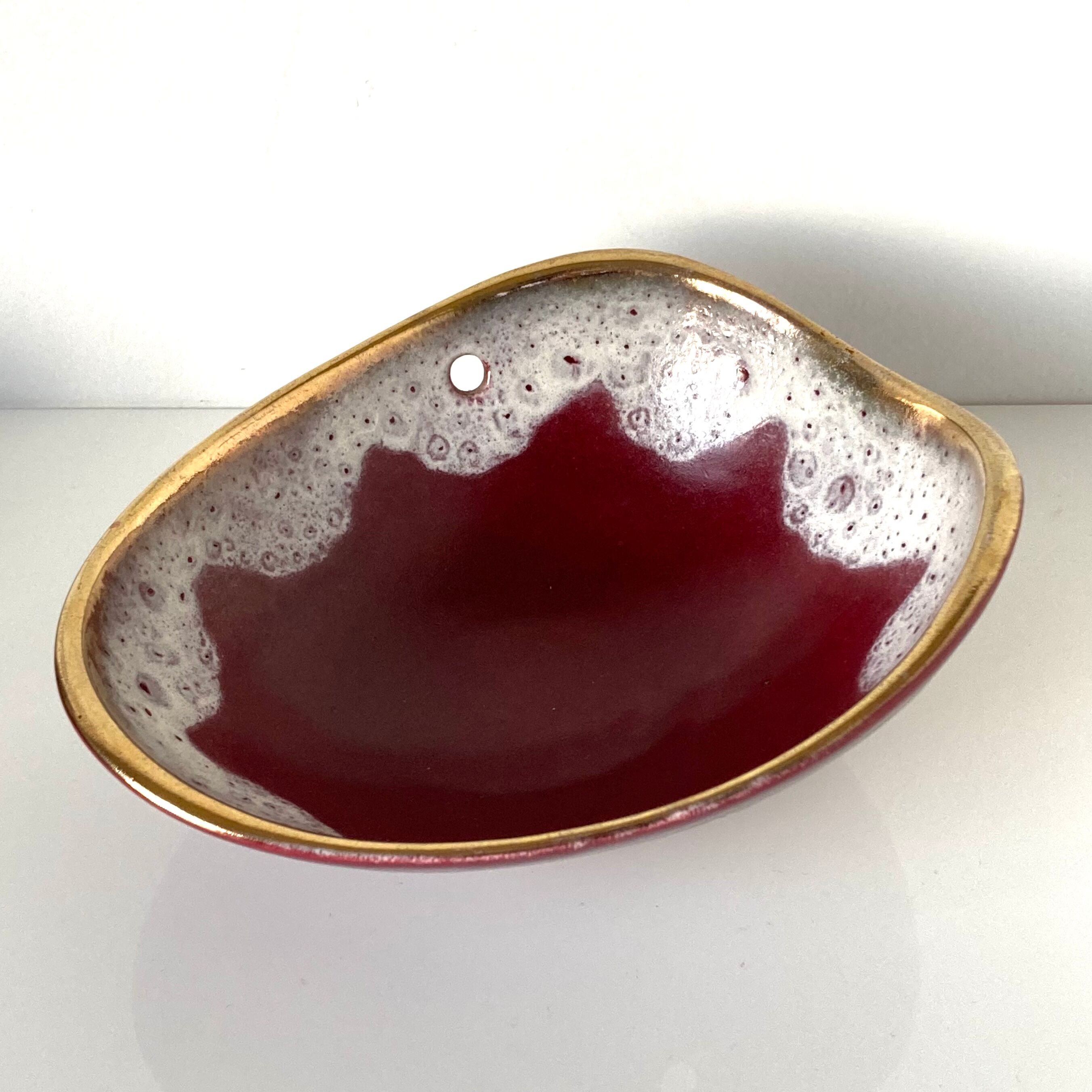 Earthenware pocket tray, red covered and foam with gilding