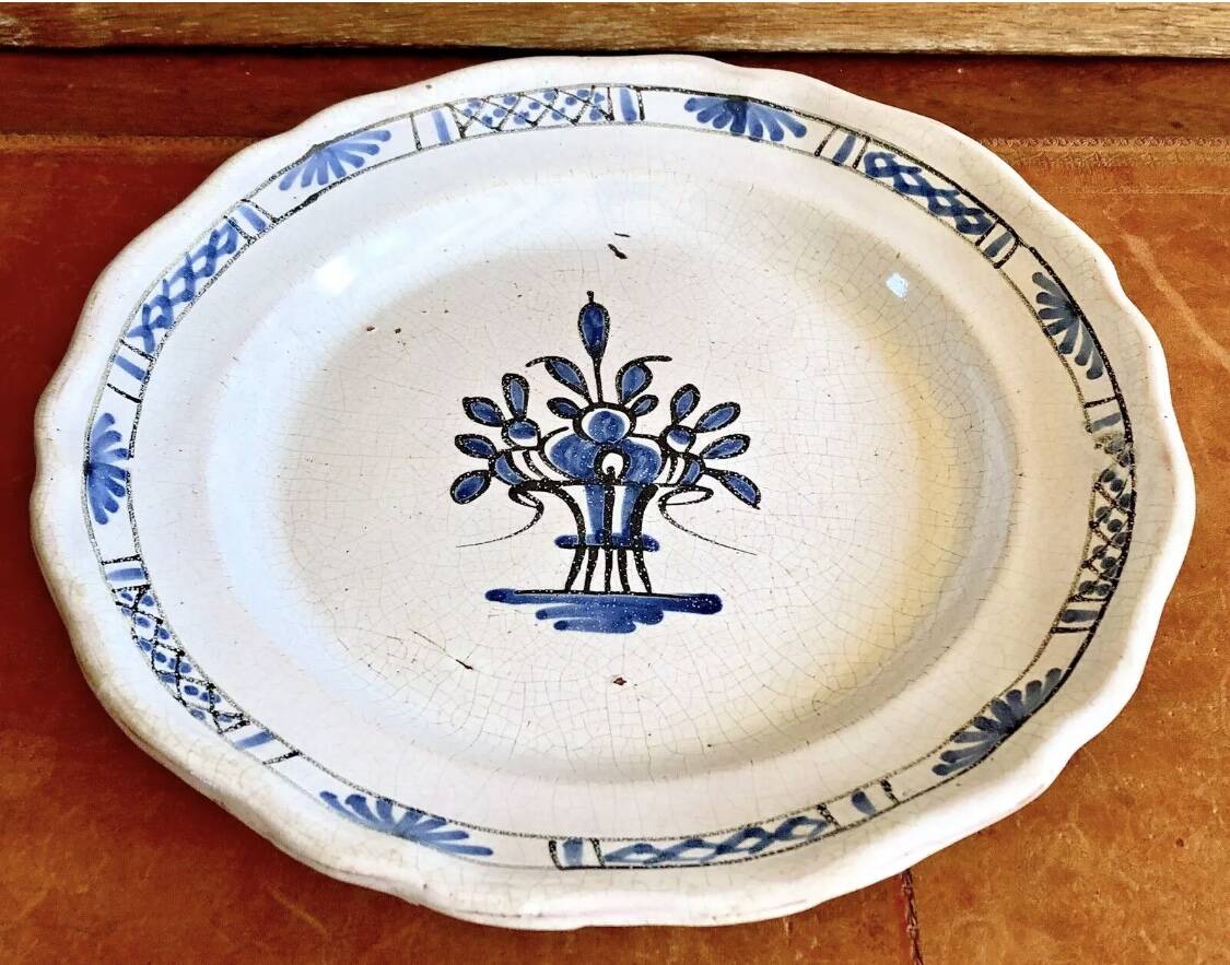 Old round hollow dish XVIII black bottom Rouen Forges les eaux