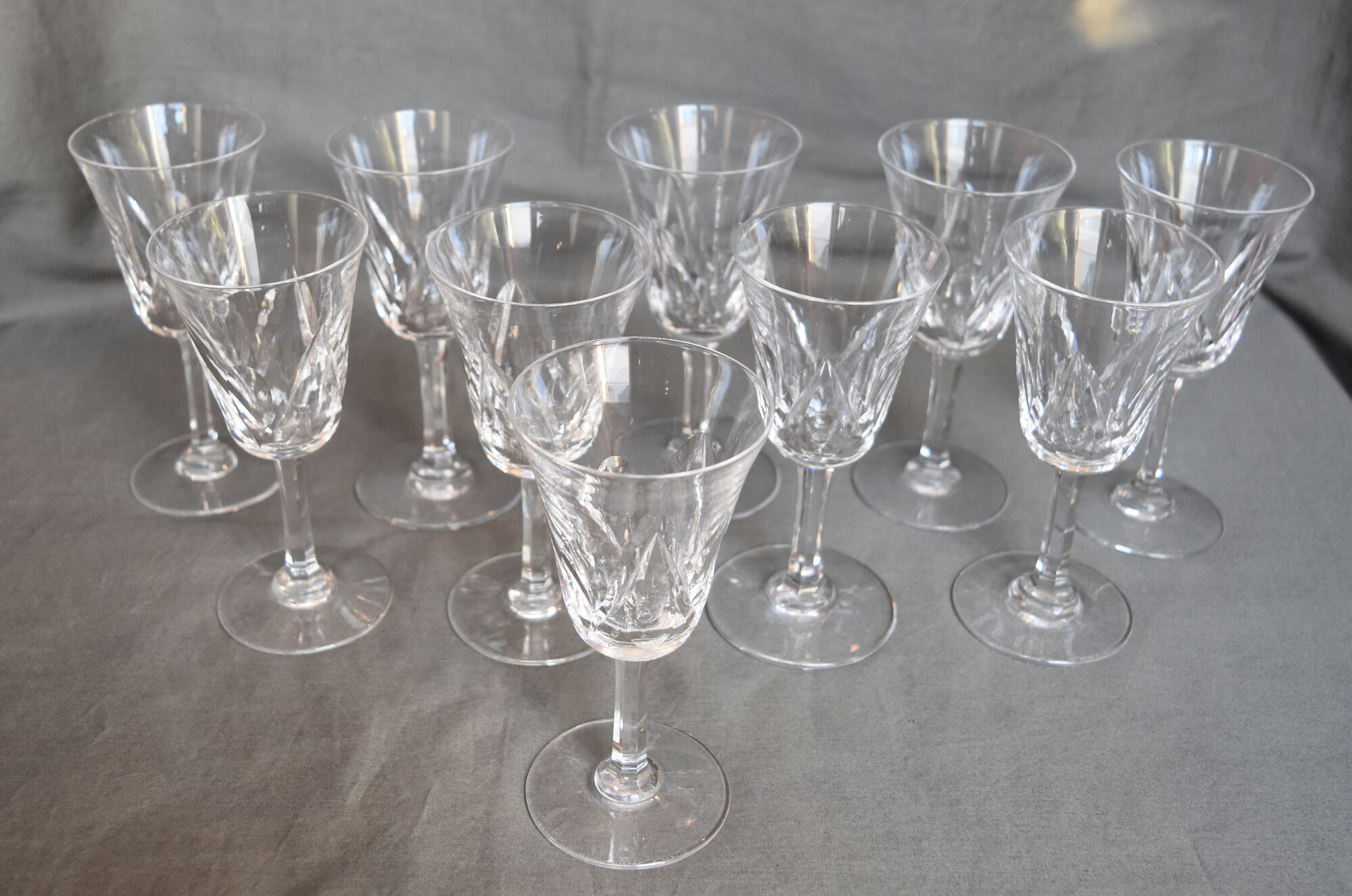 10 verres a vin en cristal taillé, Saint louis