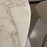 Florence Knoll round table, marble top and tulip base, circa 1960, Eero Saarinen