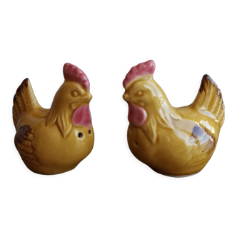 Zoomorphic pepper shaker slurry hen