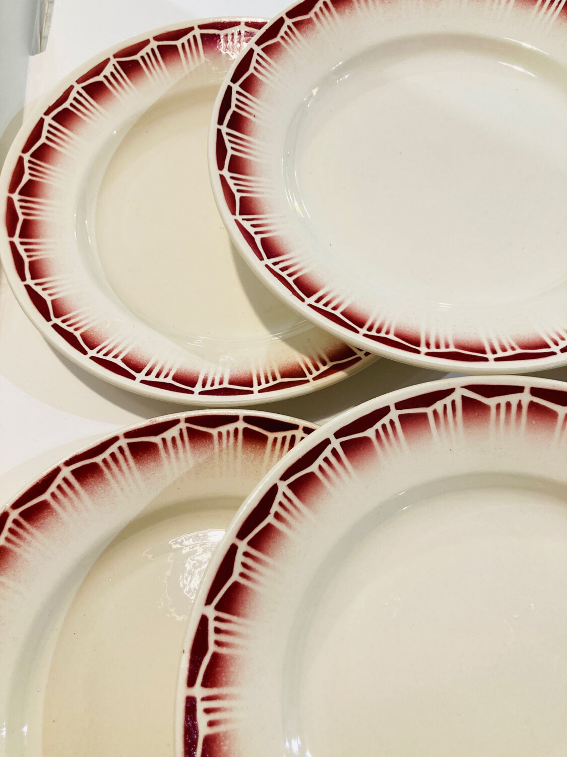5 earthenware plates burgundy décor, kitchen