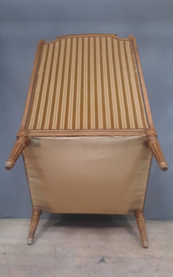 Large bergere à oreilles style Louis XVI