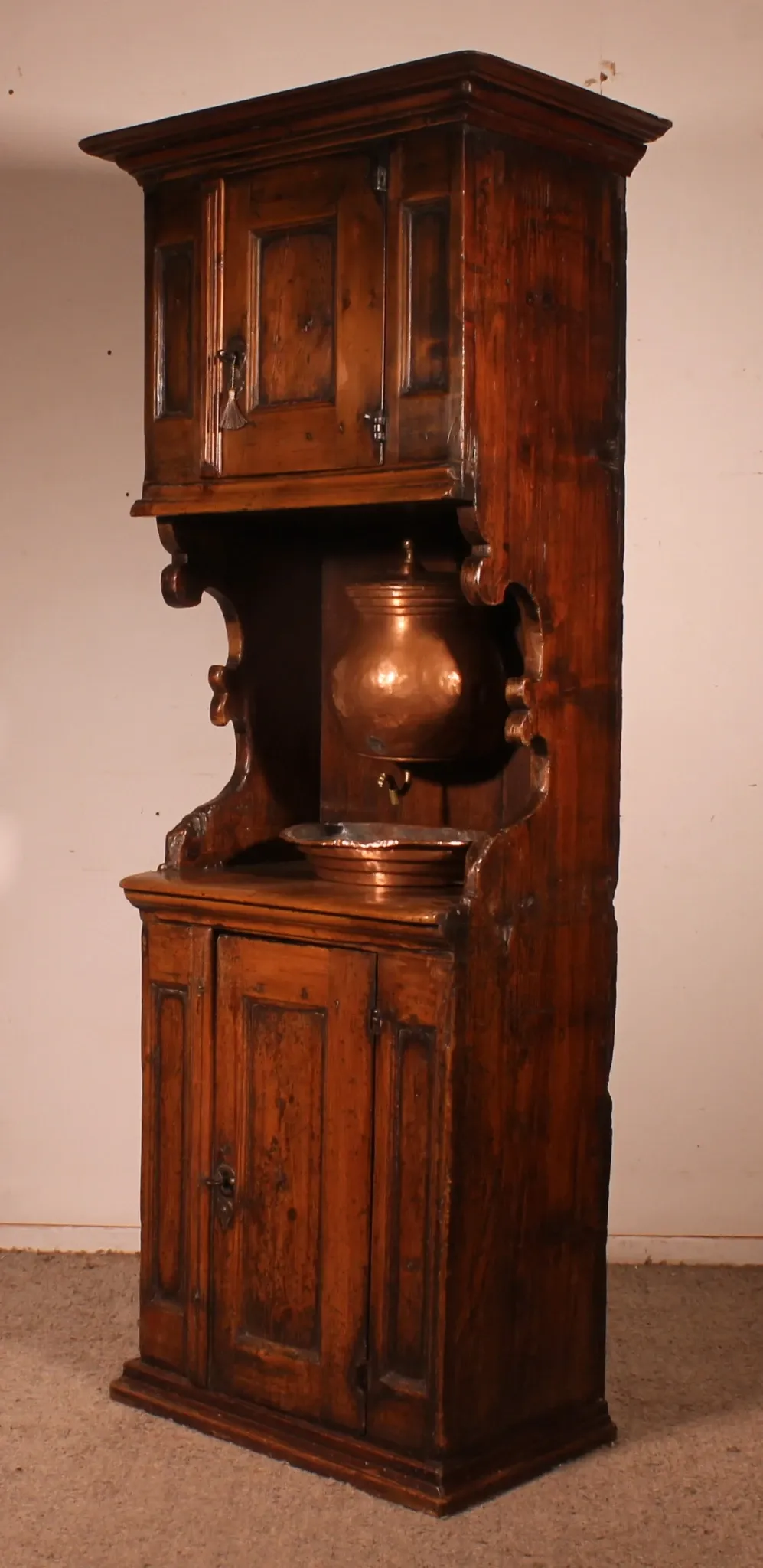 petit vaisselier en bois de mélèze - 17° siècle -Suisse