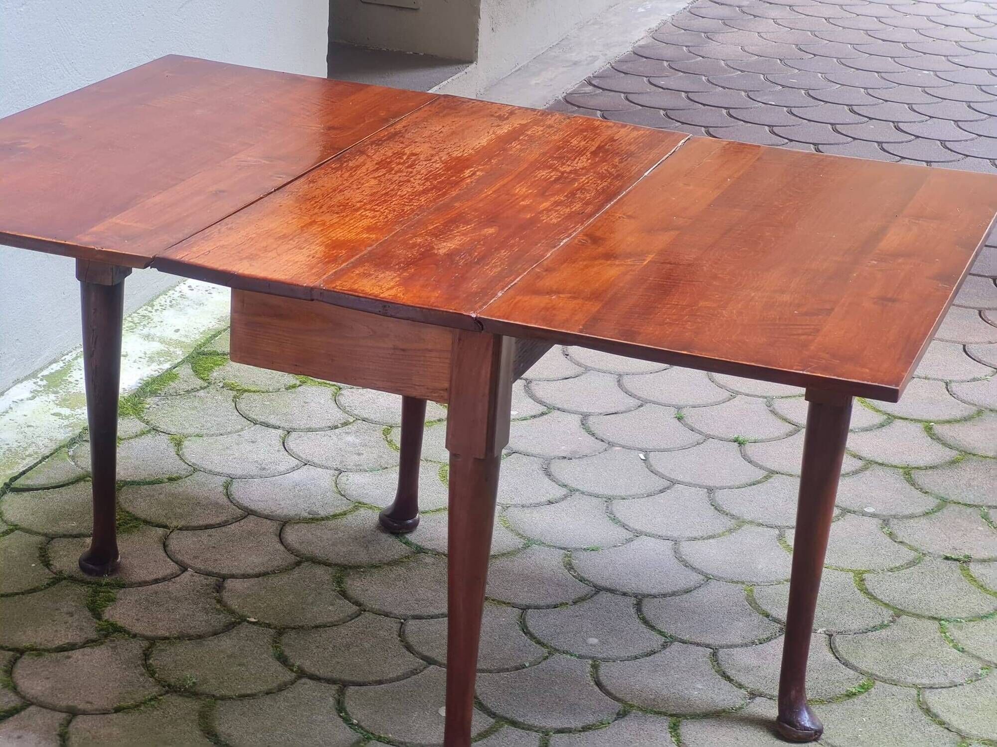 Mahogany drop-leaf table
