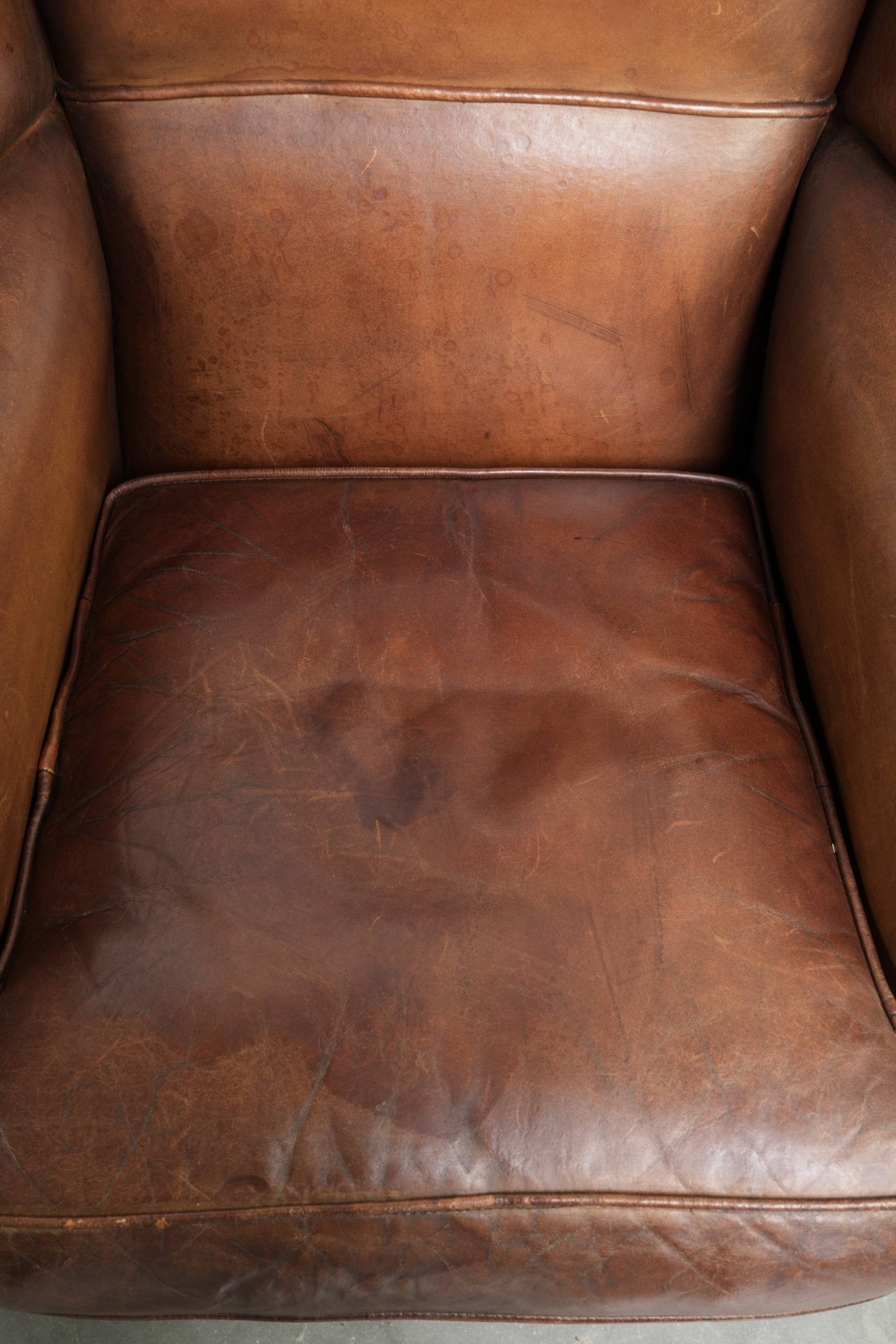 Set of 2 subtle sheepskin wingback armchairs in English style