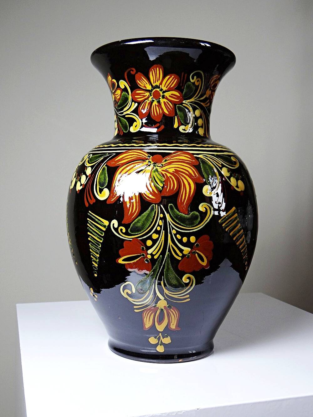 Vintage large vase from the 60s-70s, Hungarian MHV, in hand-painted glazed ceramic.