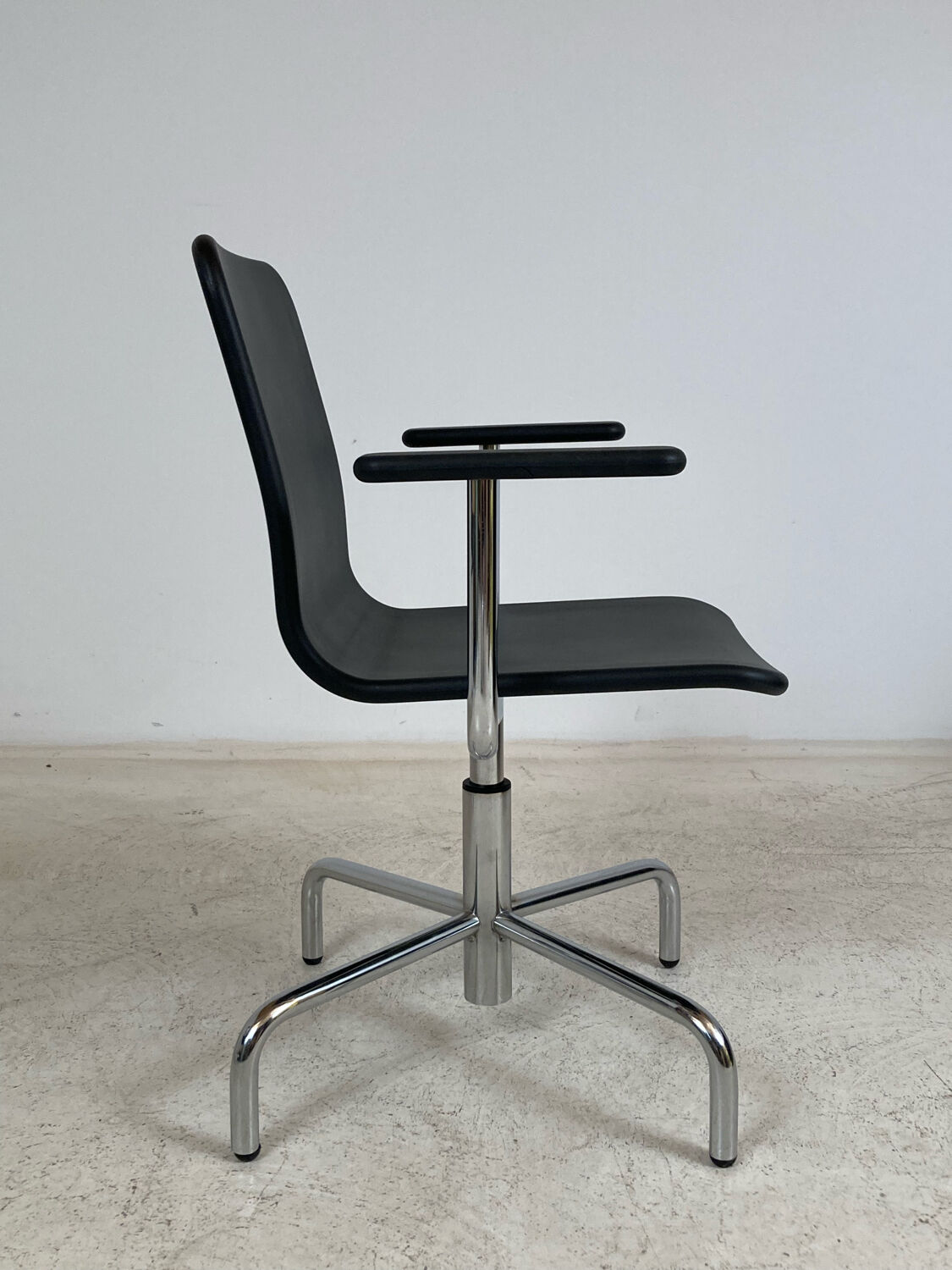 Soho armchair by Naoto Fukasawa for Magis