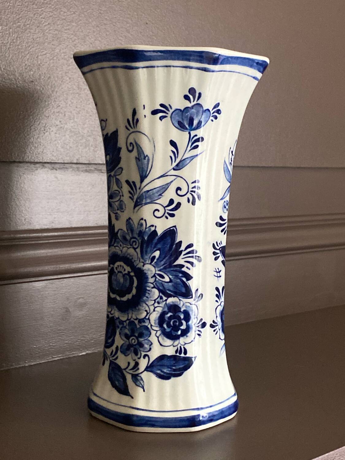 Vintage blue Delfts vase