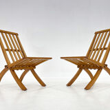 Ensemble de deux chaises pliantes en hêtre, conçues par l'architecte Otto Rothmayer.