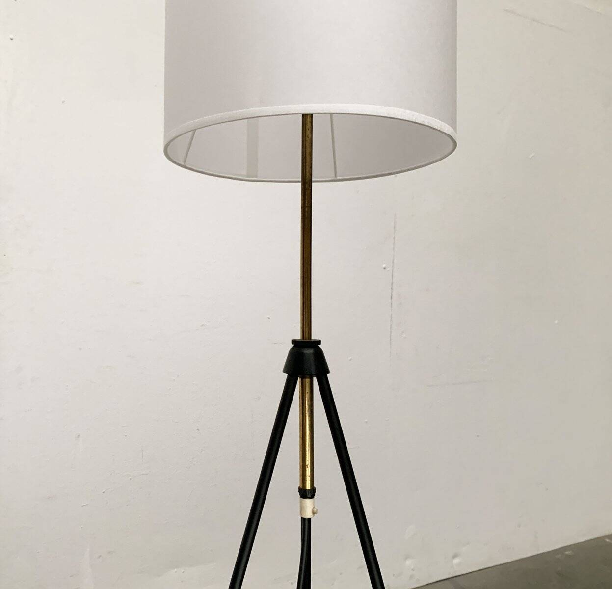Mid-century minimalist tripod floor lamp, 1960s.