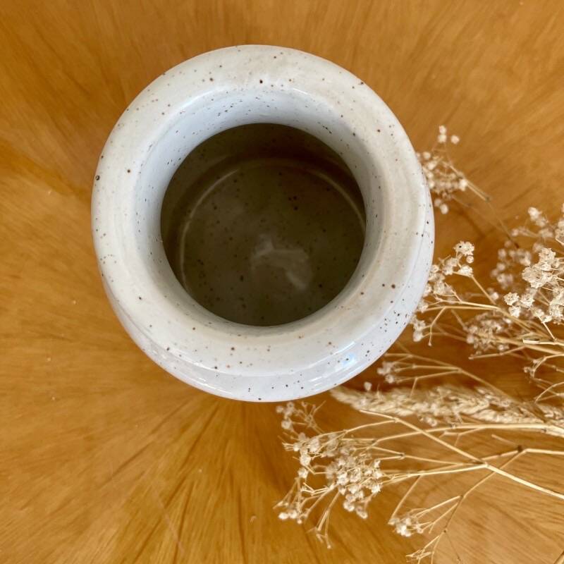 Pot en grès blanc moucheté vintage
