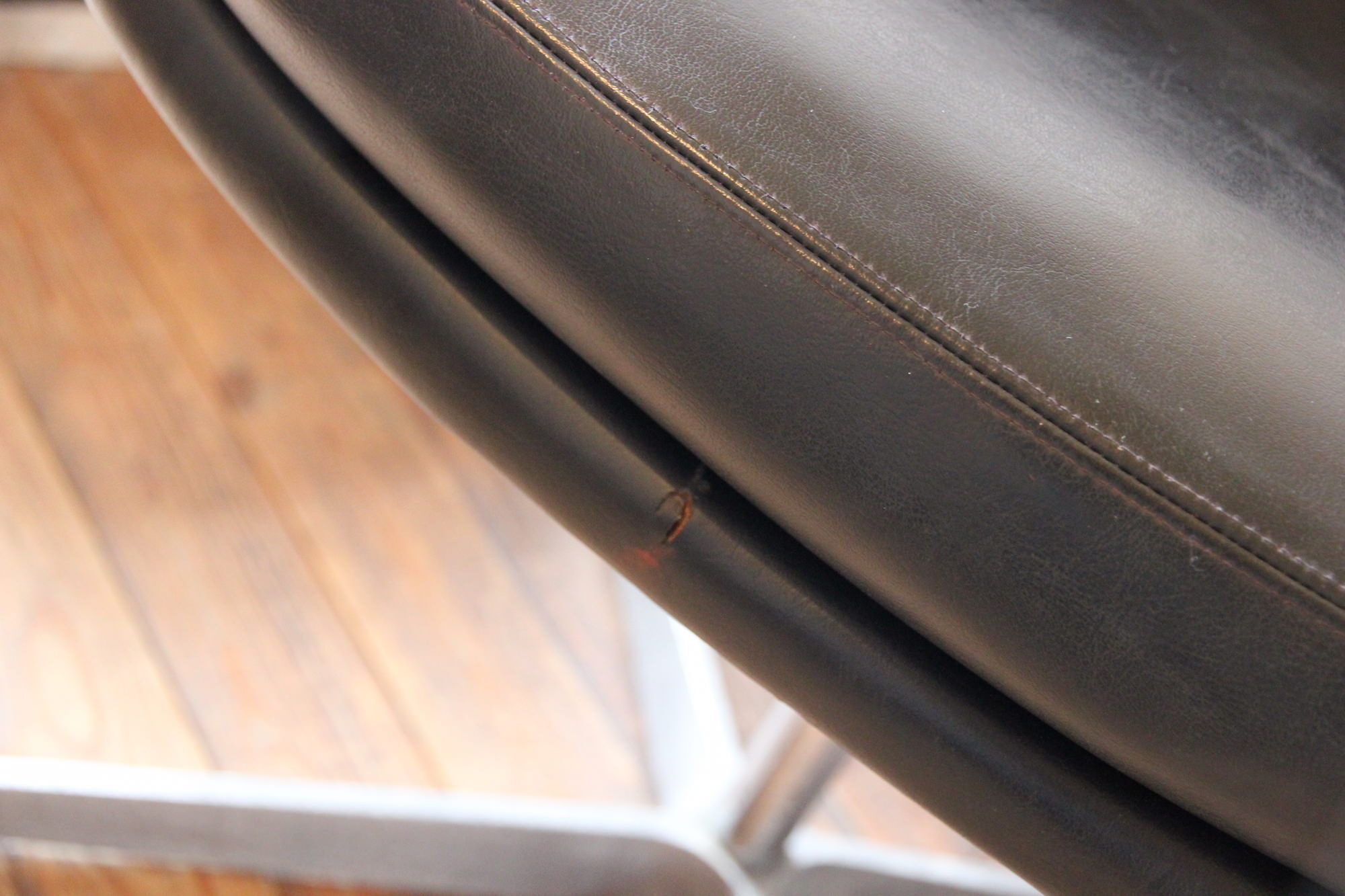 Pair of Pierre Paulin leather armchairs for Artifort 60s