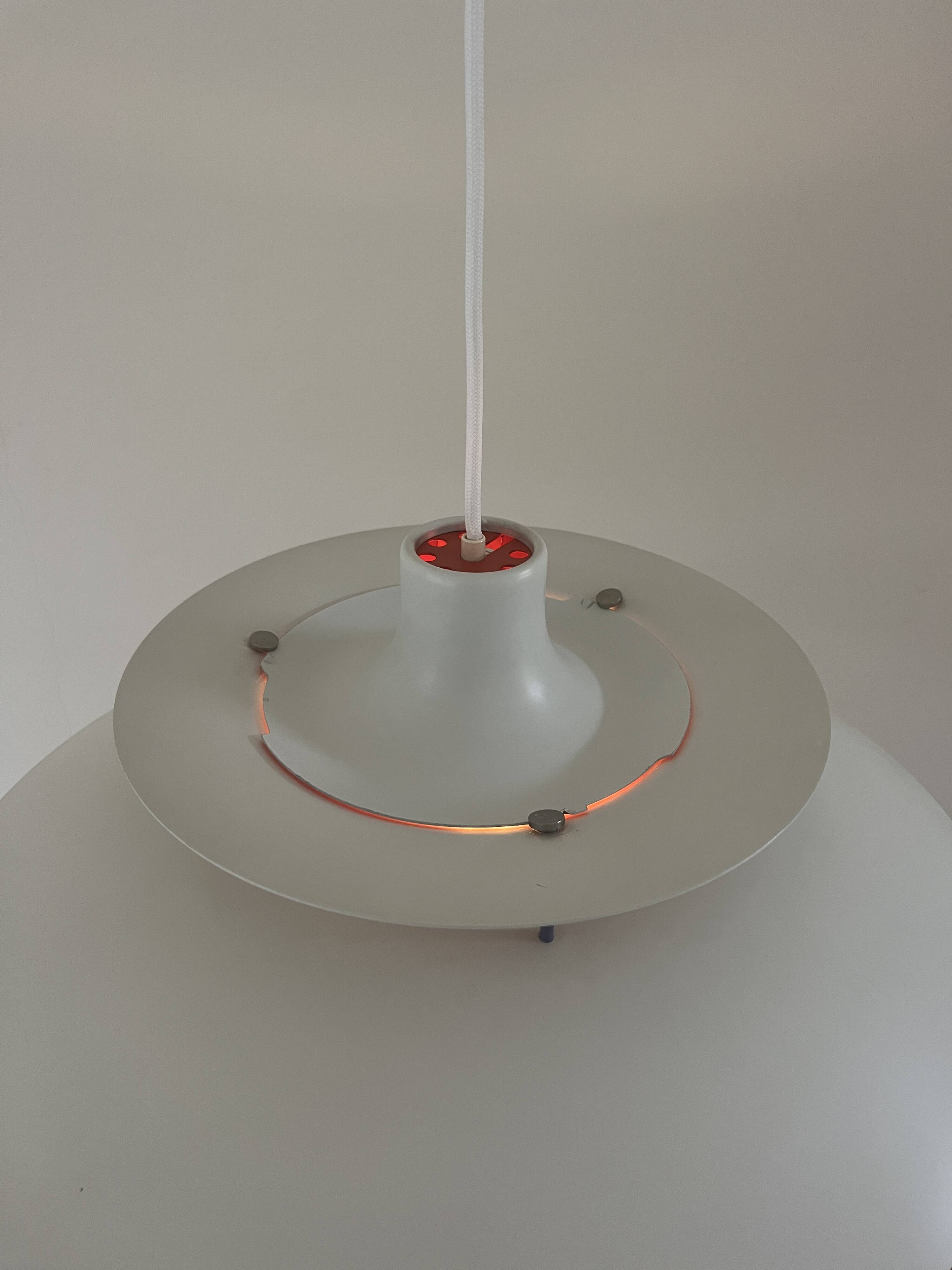Vintage Louis Poulsen PH5 lamp - Danish design by Poul Henningsen