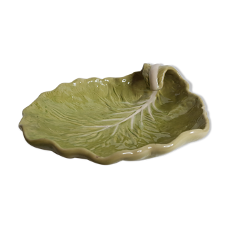 Dish in earthenware "chou leaf" Bordallo Pinheiro, 32 cm