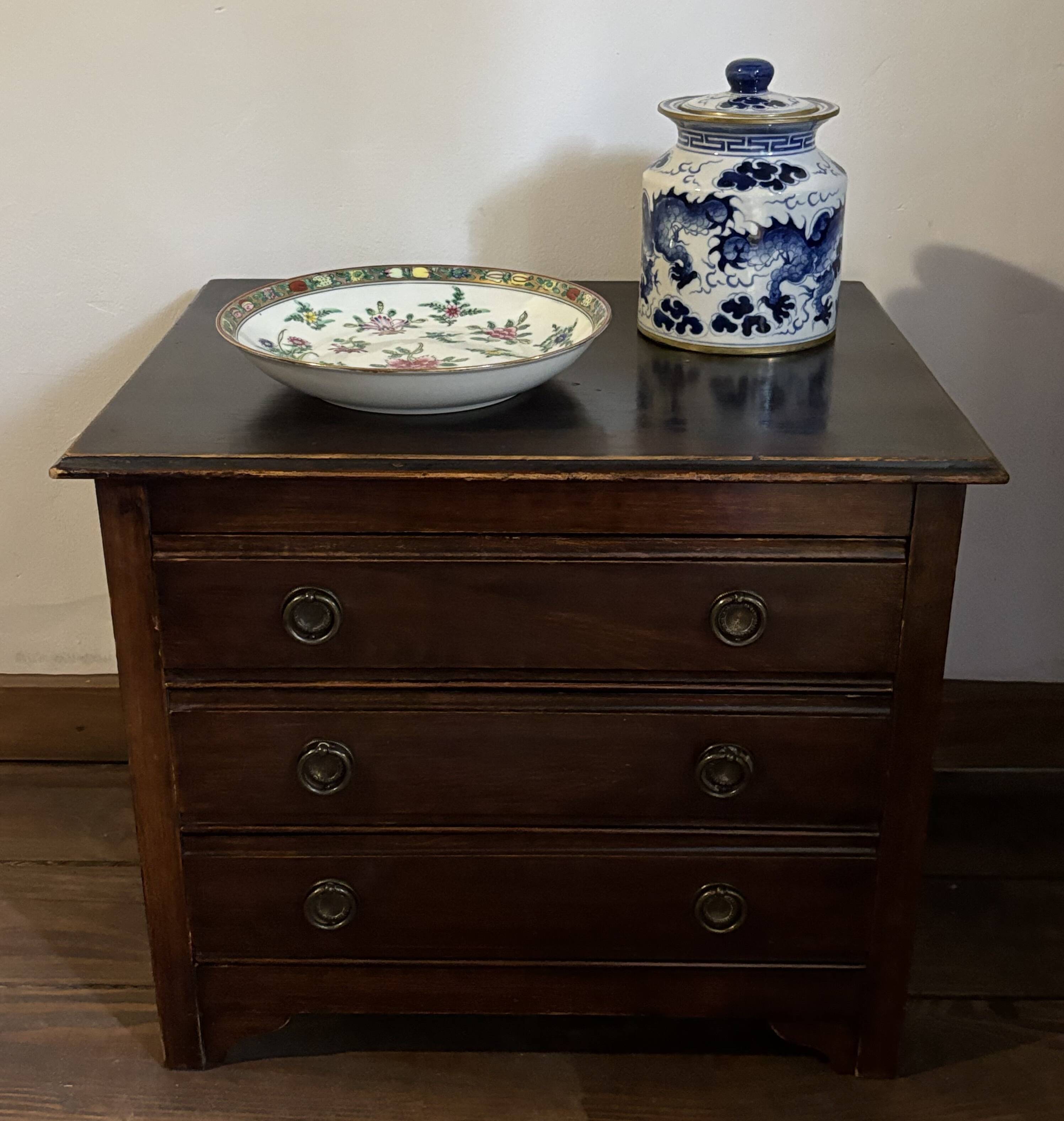 Petite commode ancienne en hêtre 3 tiroirs France Fin XIXe/début XXe