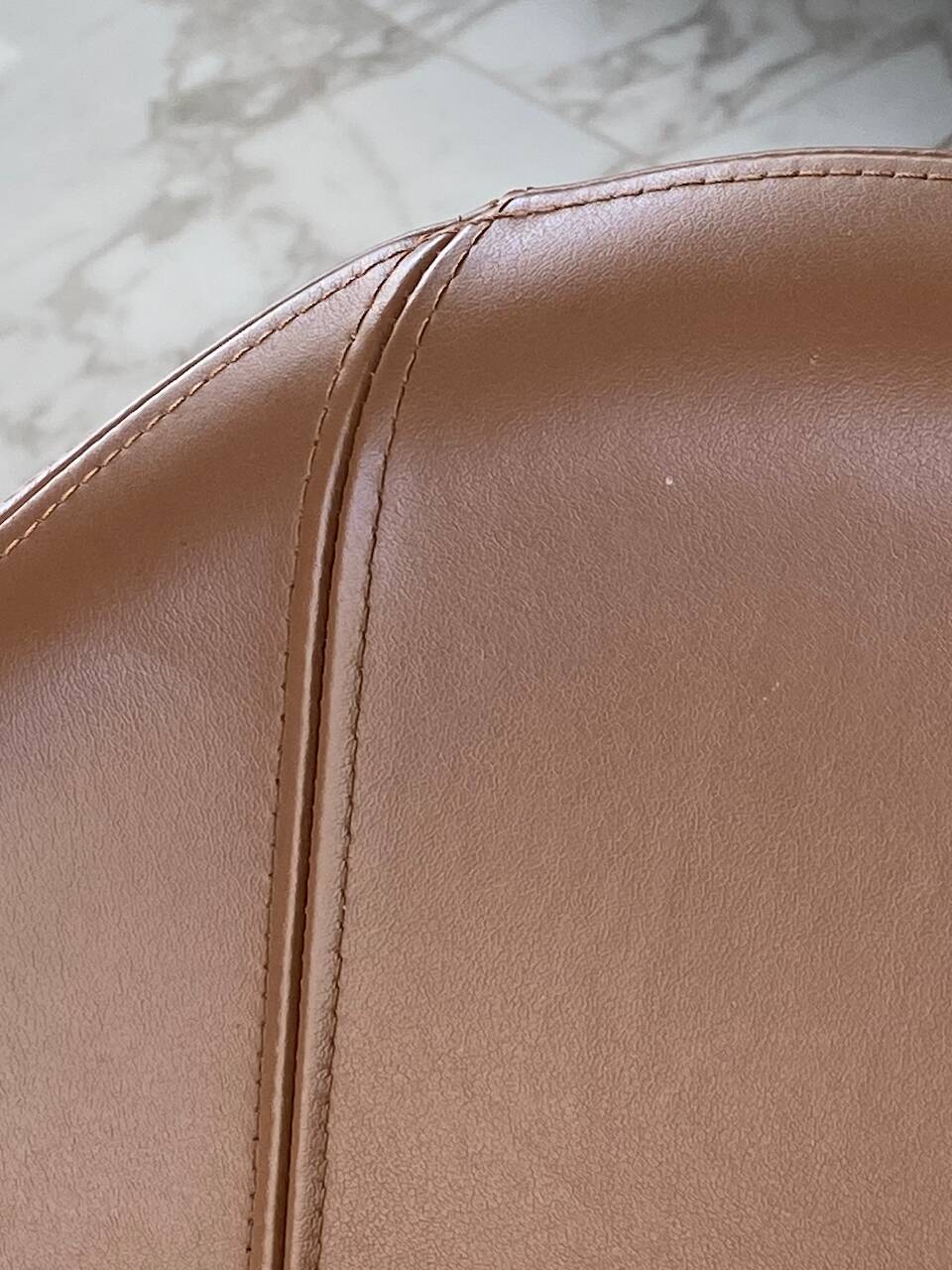 Set of 8 Italian design swivel chairs in cognac leather.