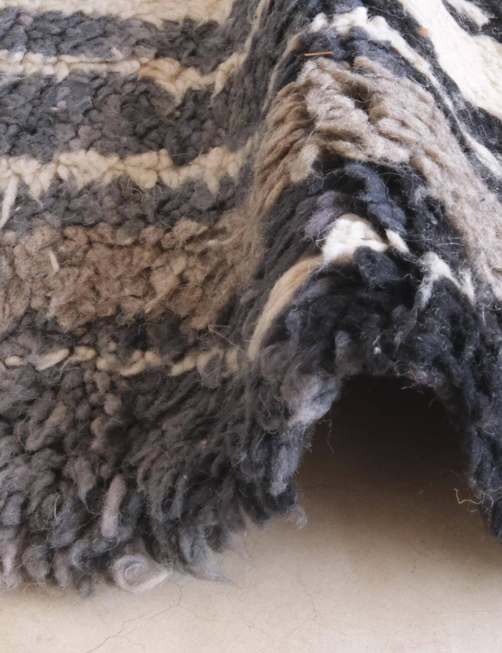 Contemporary Berber Rug - 278 x 173 cm