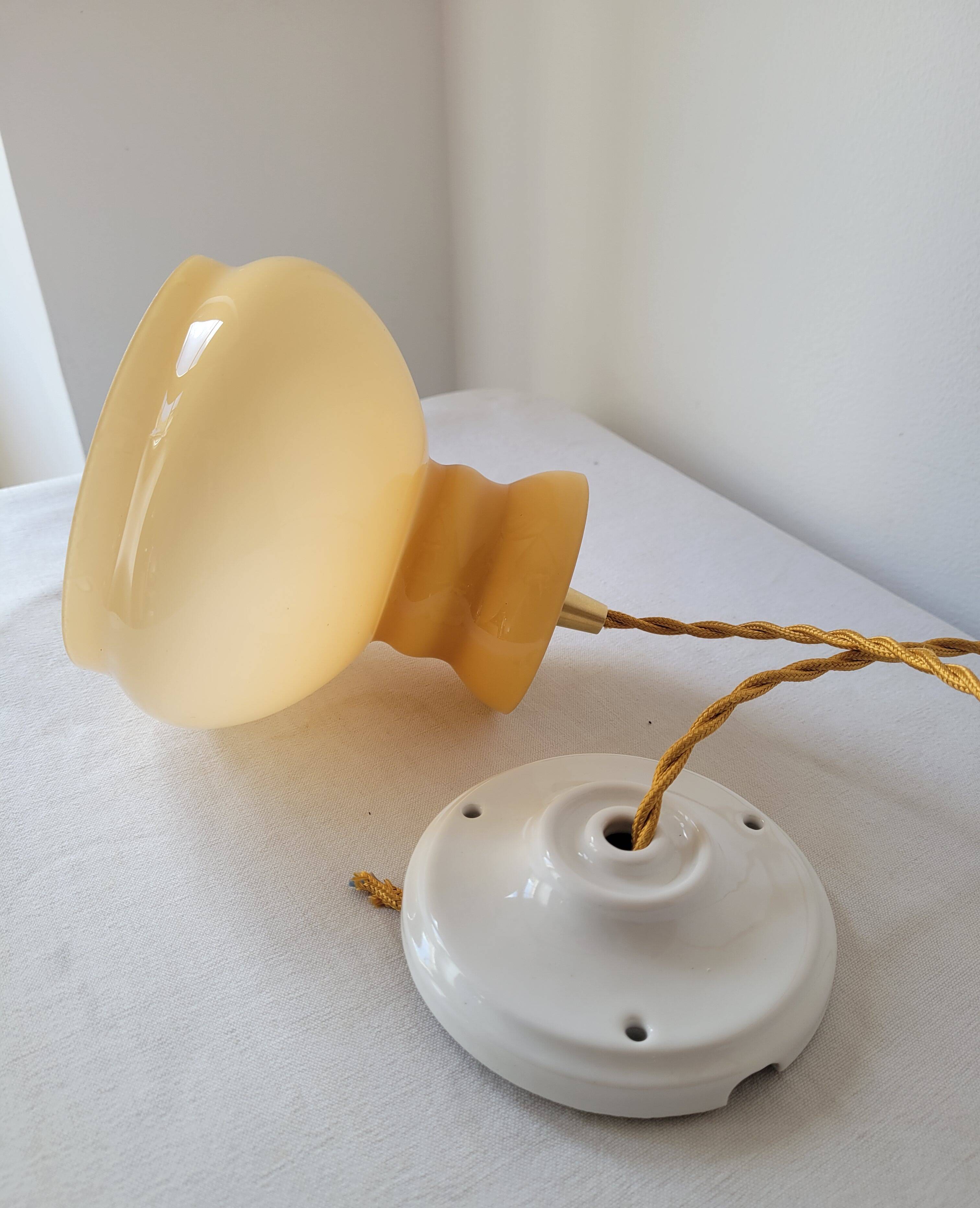 Suspension en opaline miel