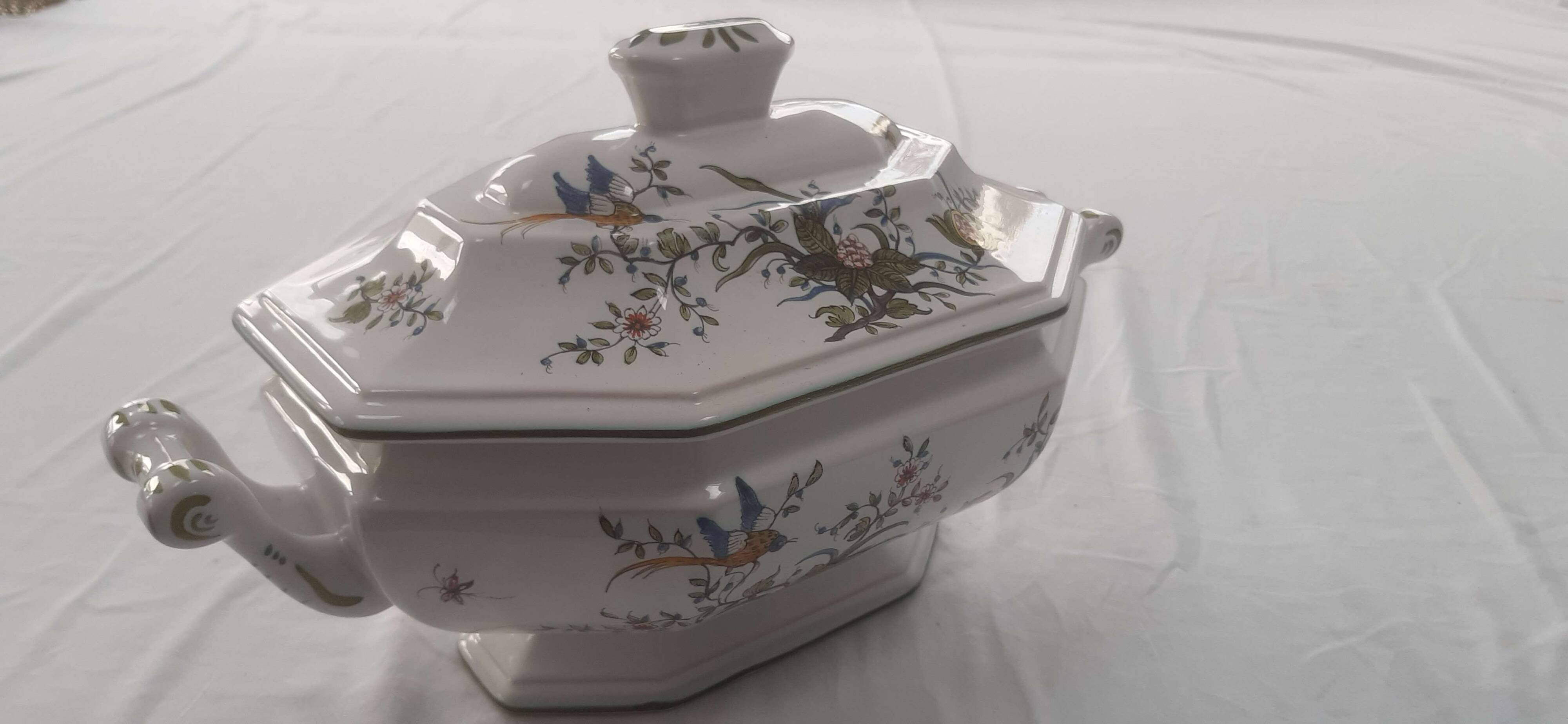 Lallier earthenware soup tureen in Moustiers