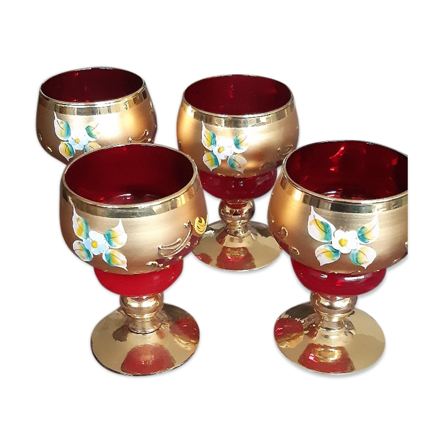 Verres rouges, dorés