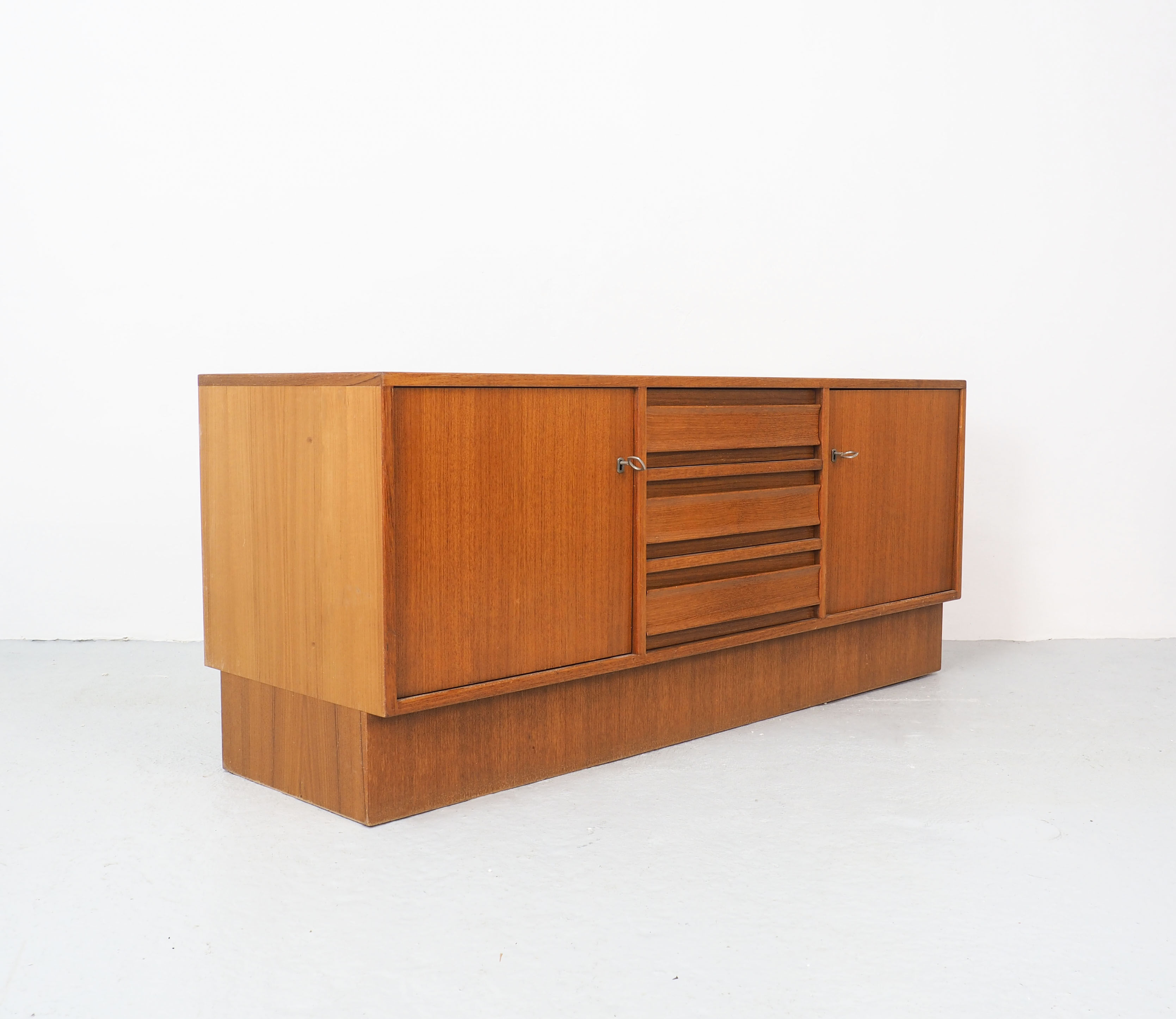 Enfilade vintage en teck allemand avec tiroirs, années 1960