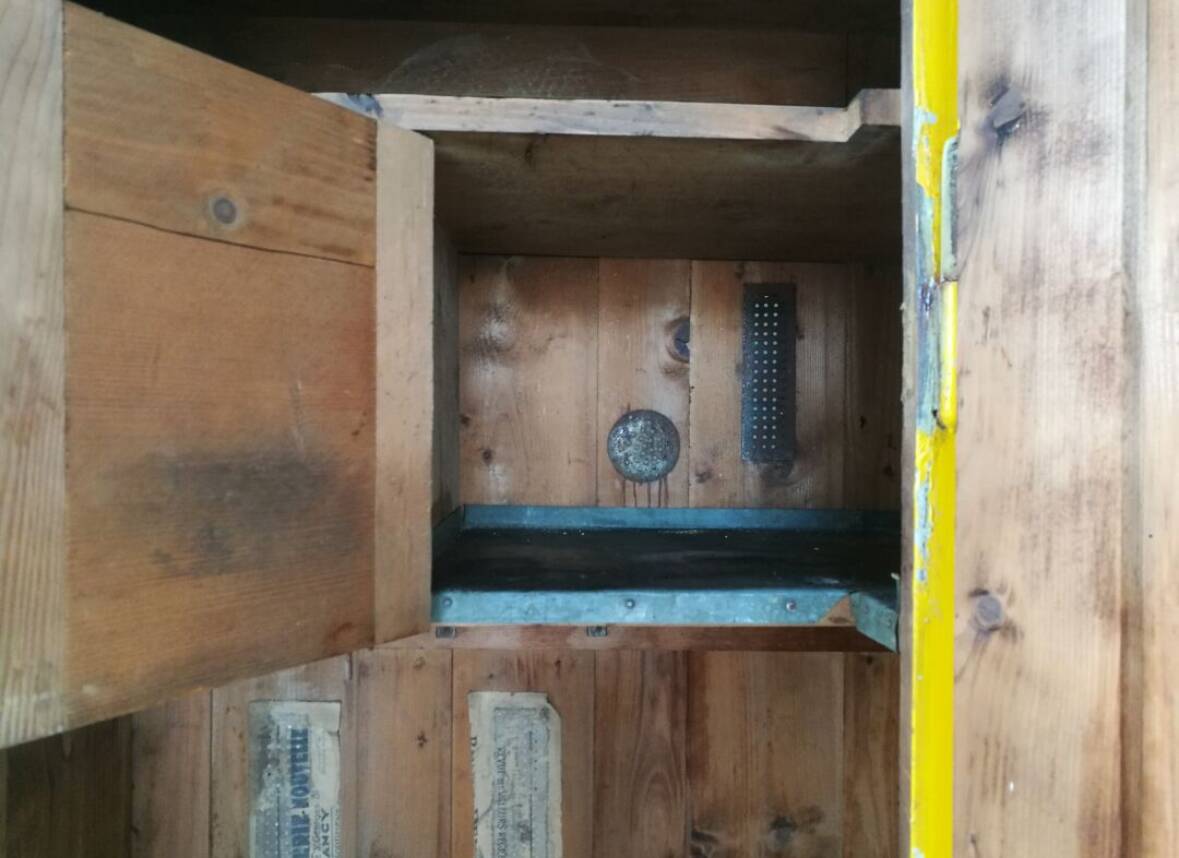 Armoire en sapin des années 20