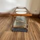 Table basse artisanale et fonctionnelle