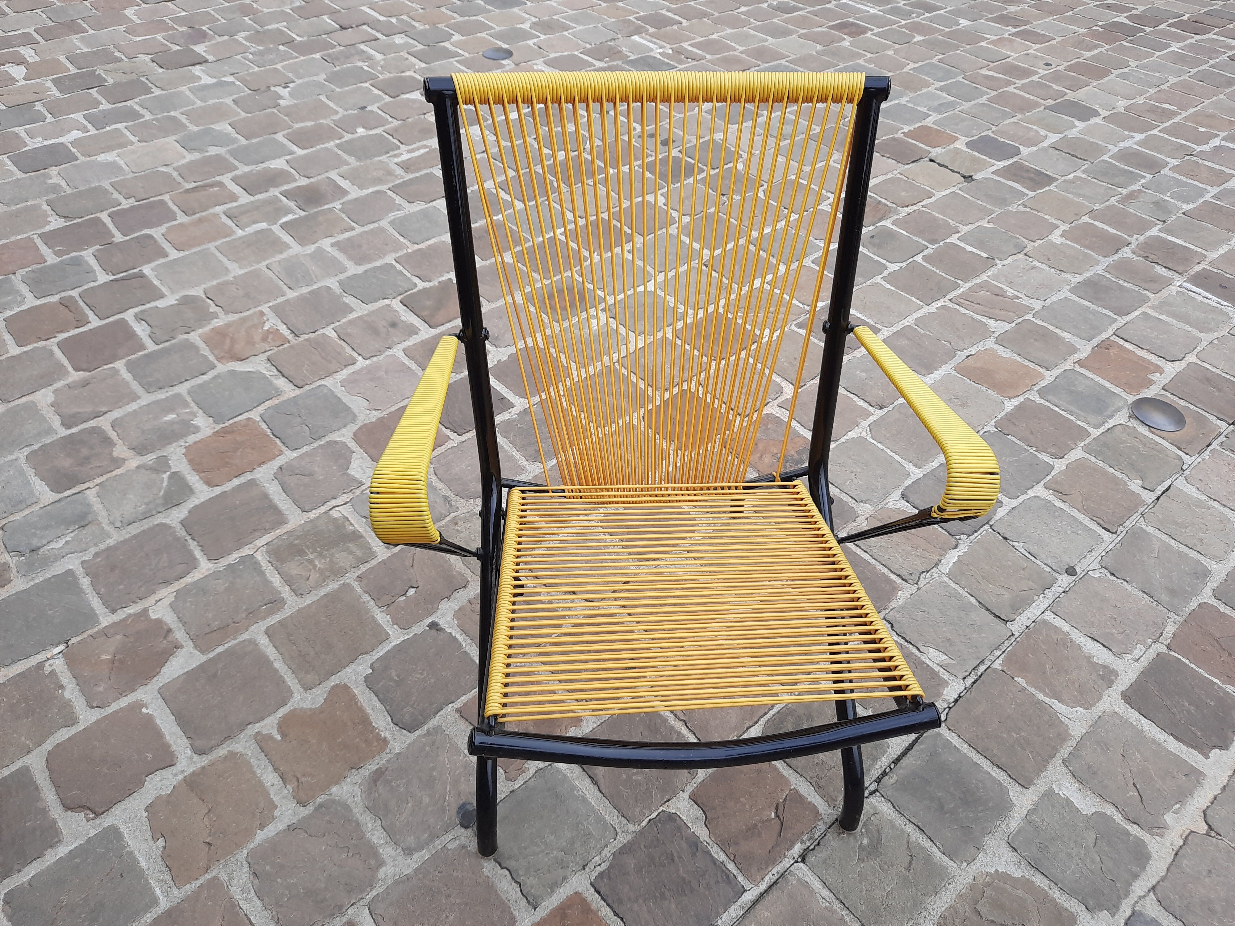 Folding chair in red scoubidou and black metal structure