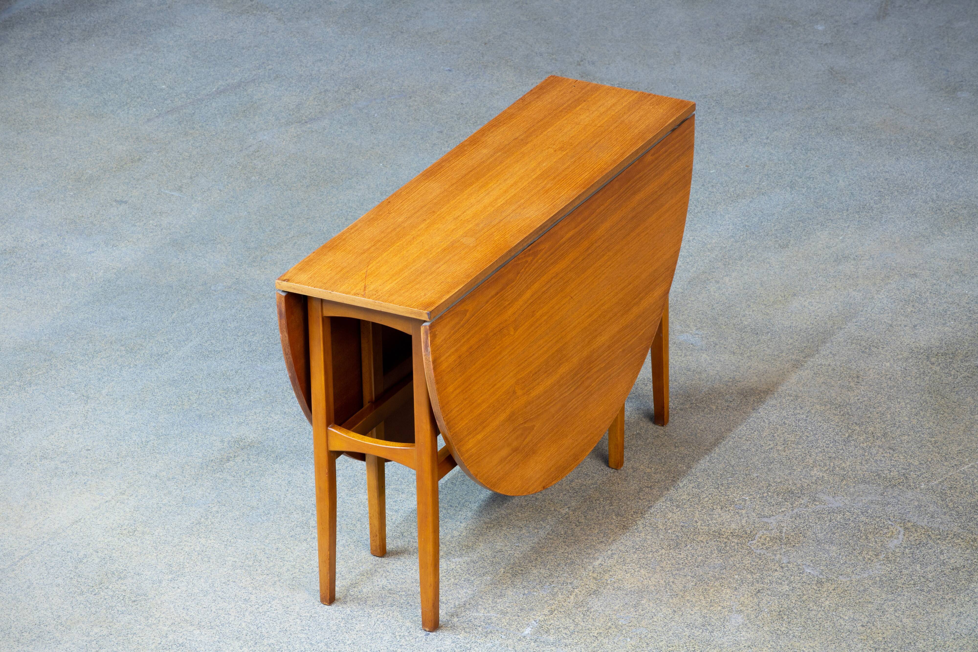 Dining table in scandinavian teck 1960